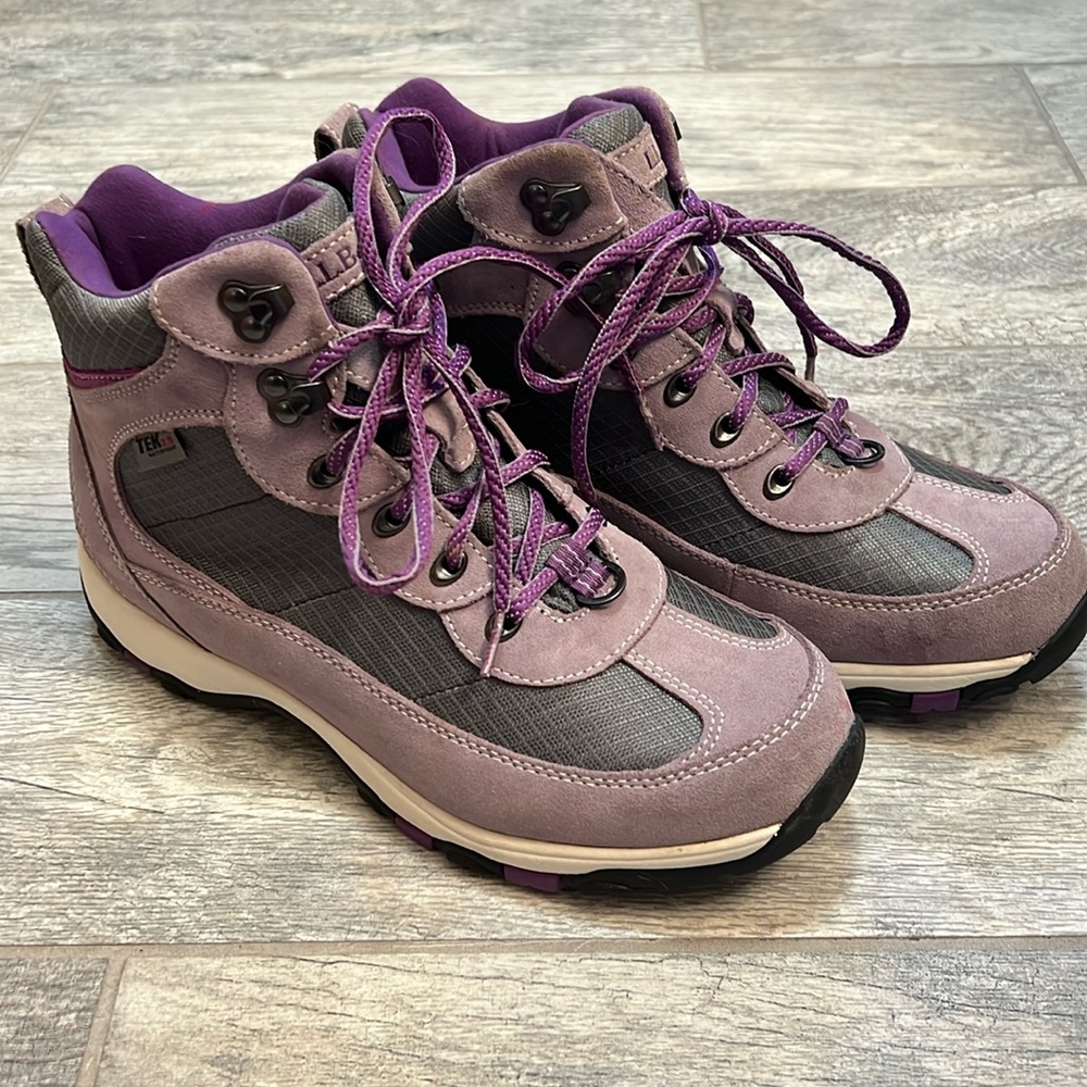 LL Bean Snow Sneaker lace-up boots. Size 9.5